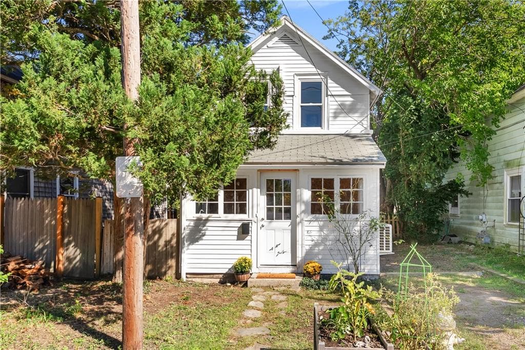 Single Family Residence at 31 Blanding Avenue, Barrington, photo 2 of 25