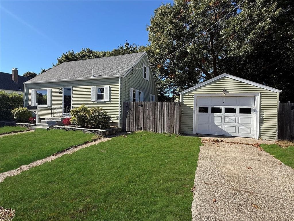 890 Cottage Street