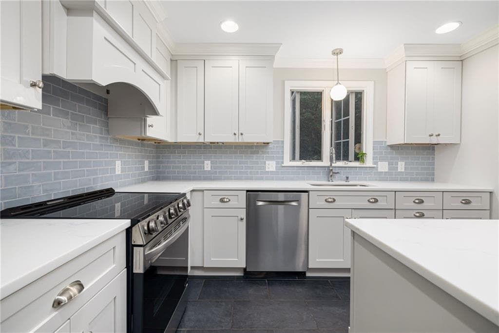 Single Family Residence at 77 Mockingbird Lane, South Kingstown, photo 11 of 44