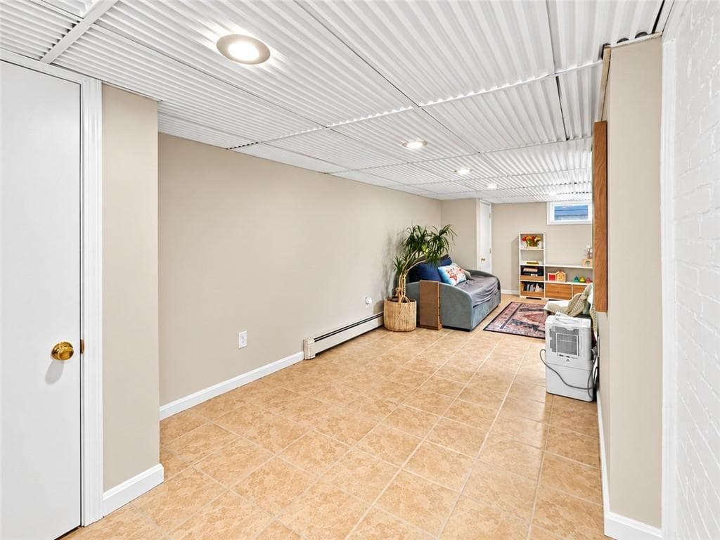 Single Family Residence at 329 Maple Street, Warwick, photo 20 of 32