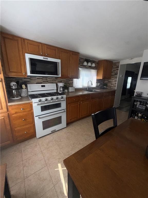 Single Family Residence at 8 B Krzak Road, North Kingstown, photo 6 of 13