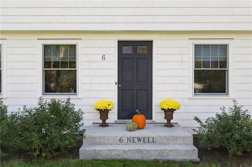 Single Family Residence at 6 Newell Drive, Cumberland, photo 5 of 45