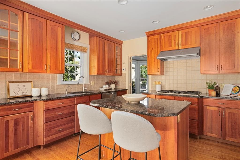 Single Family Residence at 176 Cole Avenue, Providence, photo 16 of 40