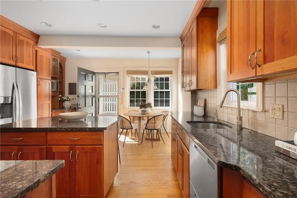 Single Family Residence at 176 Cole Avenue, Providence, photo 15 of 40