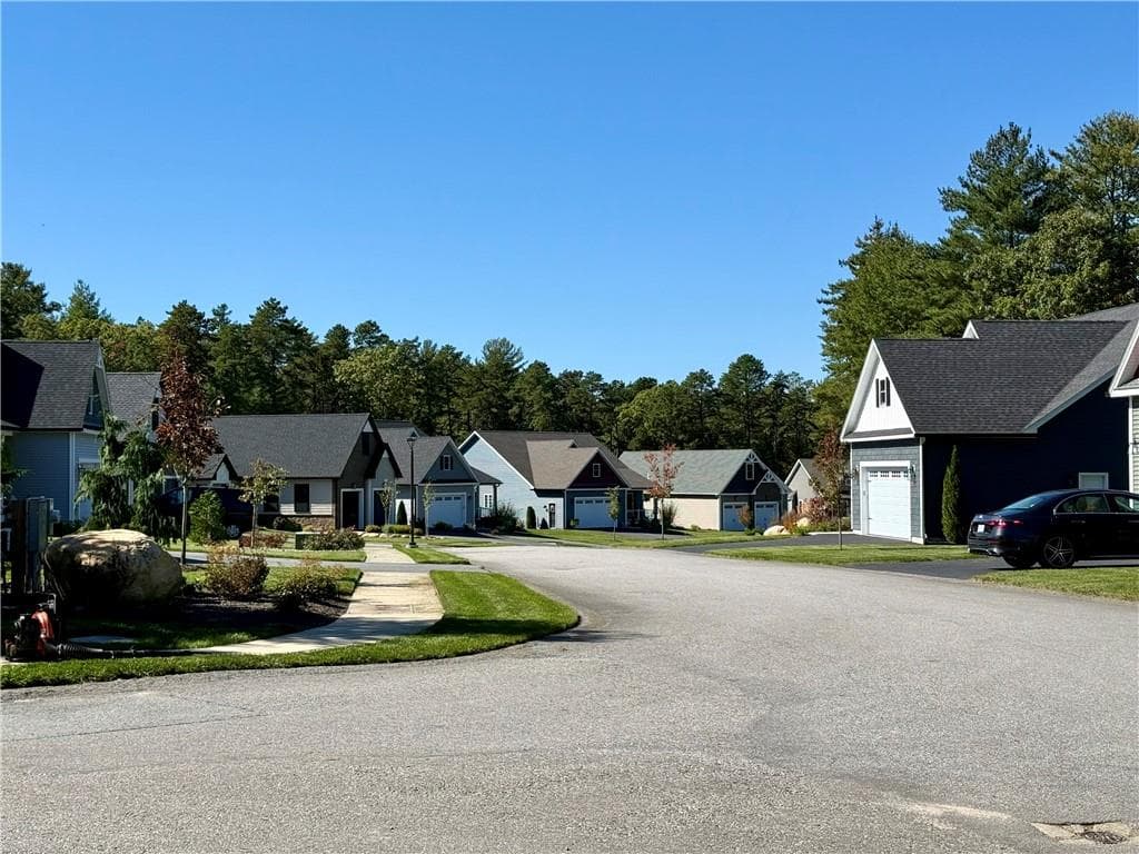 Single Family Residence at 87 Sunset Lake Circle Circle, Coventry, photo 7 of 17