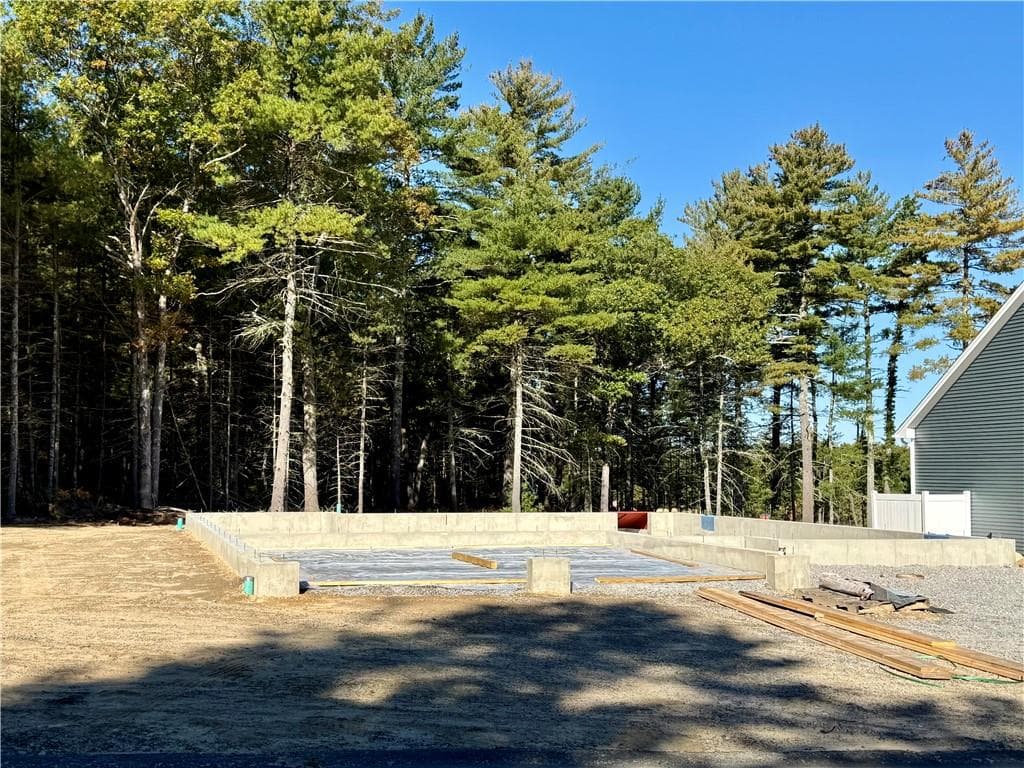 Single Family Residence at 87 Sunset Lake Circle Circle, Coventry, photo 3 of 17