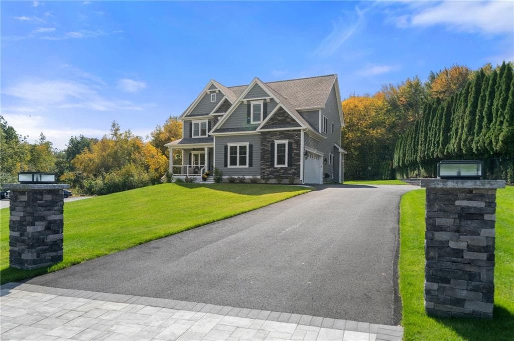 Single Family Residence at 118 Cardinal Road, Cranston, photo 2 of 46