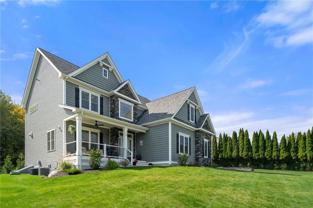 Single Family Residence at 118 Cardinal Road, Cranston, photo 3 of 46