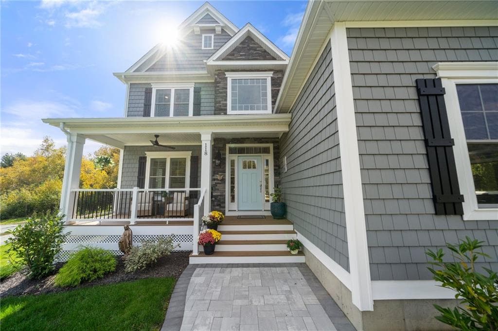 Single Family Residence at 118 Cardinal Road, Cranston, photo 4 of 46