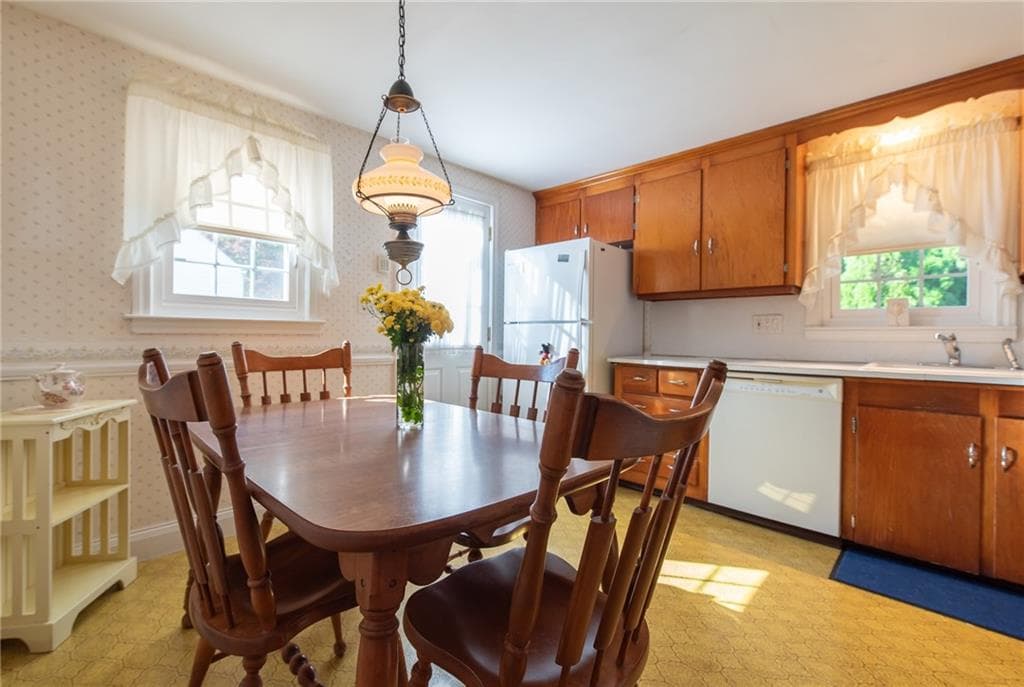 Single Family Residence at 23 Scotland Road, Cranston, photo 9 of 34