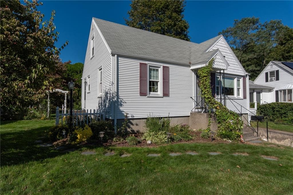 Single Family Residence at 23 Scotland Road, Cranston, photo 4 of 34