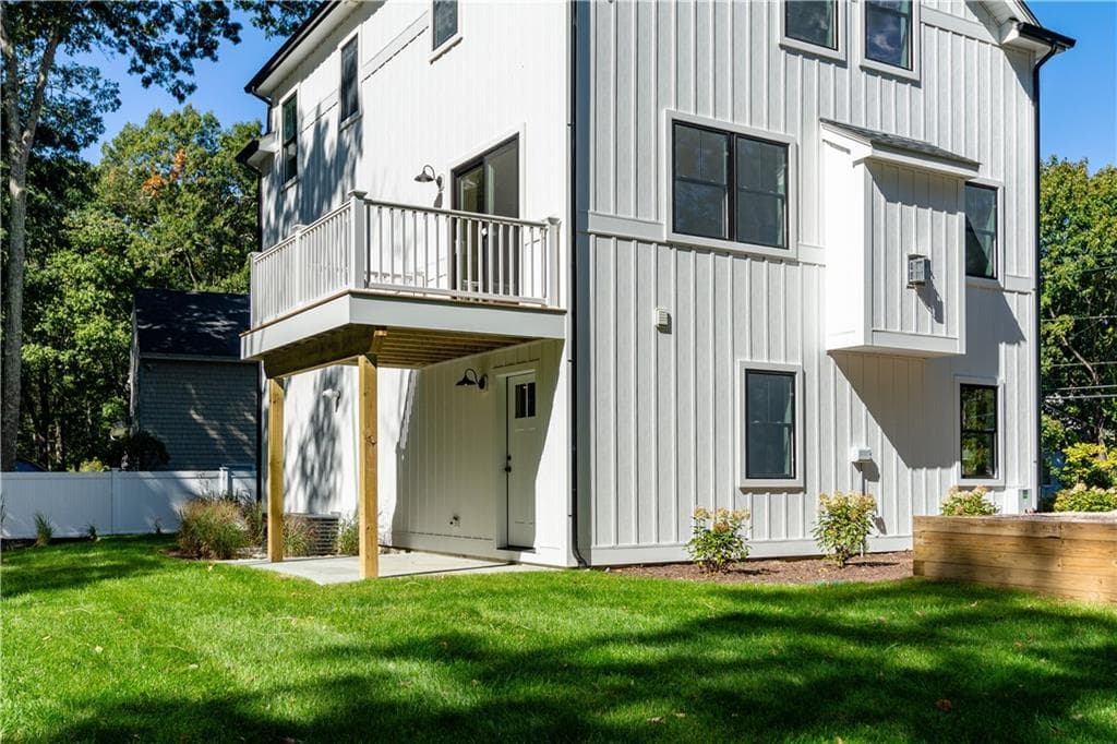 Single Family Residence at 216 South Pier Road, Narragansett, photo 9 of 50