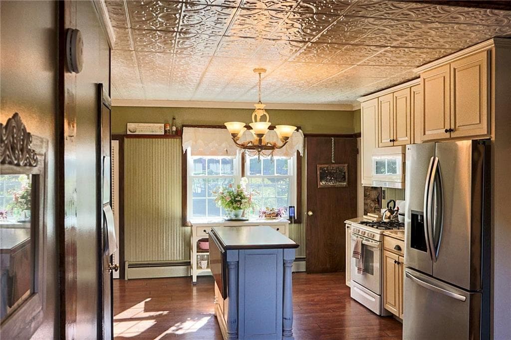 Single Family Residence at 1502 Mendon Road, Woonsocket, photo 12 of 32