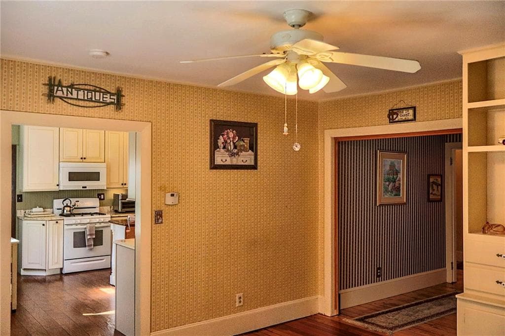 Single Family Residence at 1502 Mendon Road, Woonsocket, photo 9 of 32