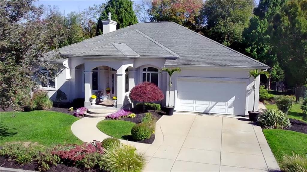 Single Family Residence at 28 Capri Drive, Johnston, photo 5 of 44