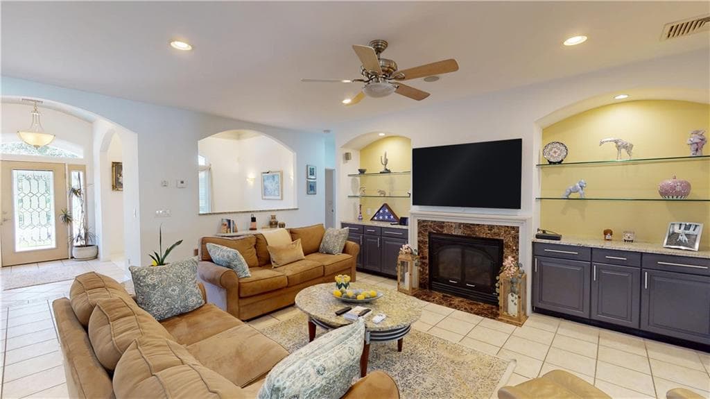 Single Family Residence at 28 Capri Drive, Johnston, photo 10 of 44