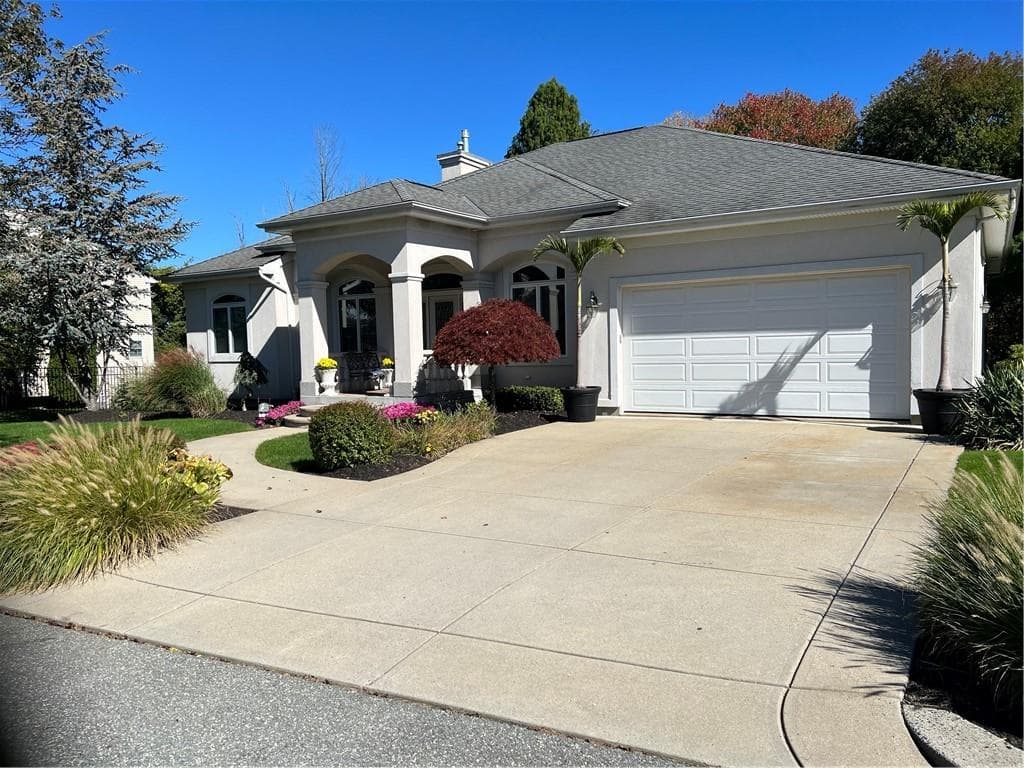 Single Family Residence at 28 Capri Drive, Johnston, photo 4 of 44