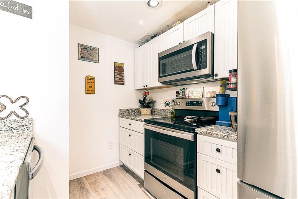 Condominium at 18 Acorn Court UNIT F2, South Kingstown, photo 16 of 33