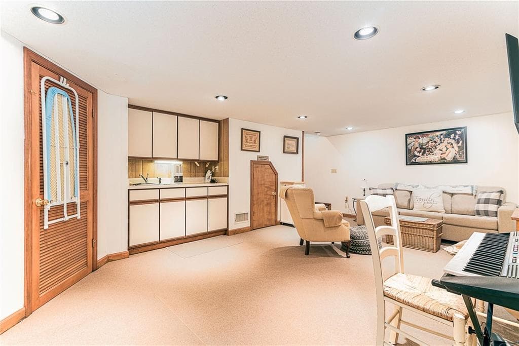 Condominium at 18 Acorn Court UNIT F2, South Kingstown, photo 28 of 33