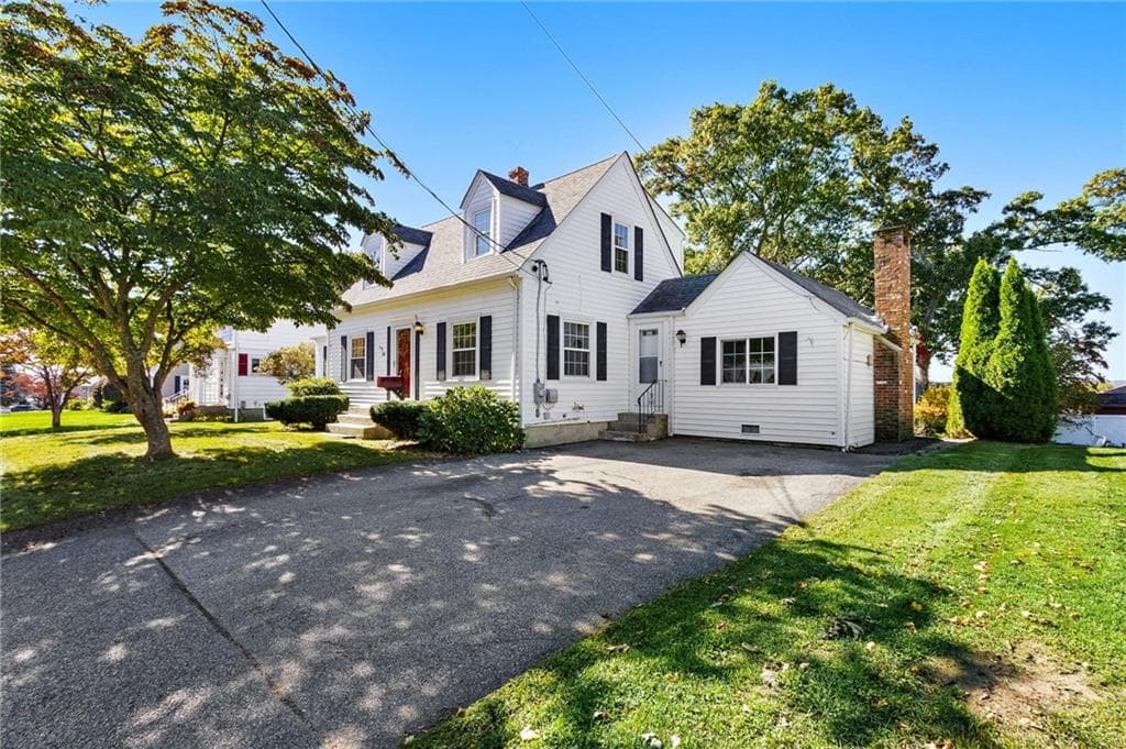 Single Family Residence at 706 High Street, Cumberland, photo 4 of 34