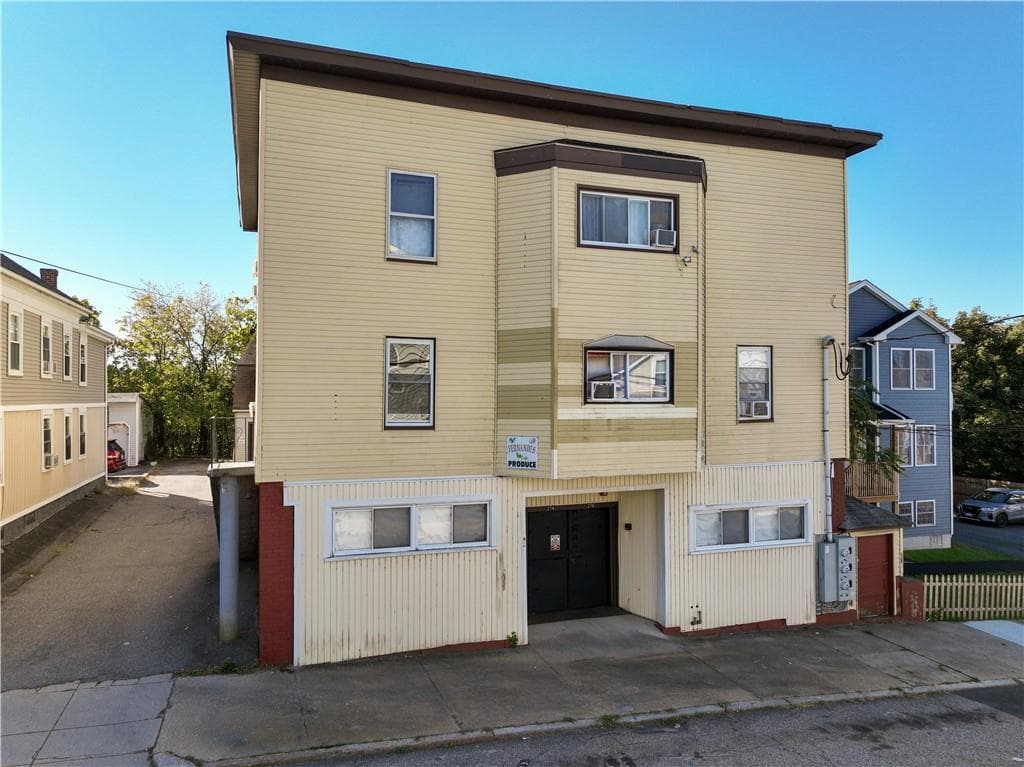 Multi Family at 274 High Street, Woonsocket, photo 34 of 39