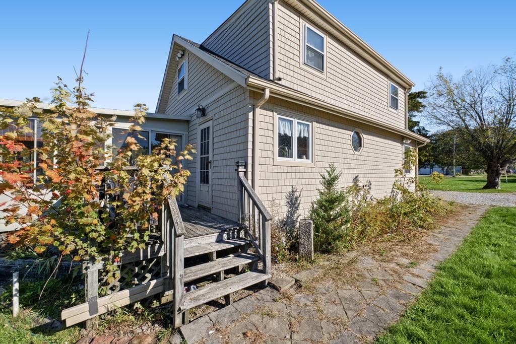 Single Family Residence at 1031 1023 Old Stafford Road, Tiverton, photo 18 of 27