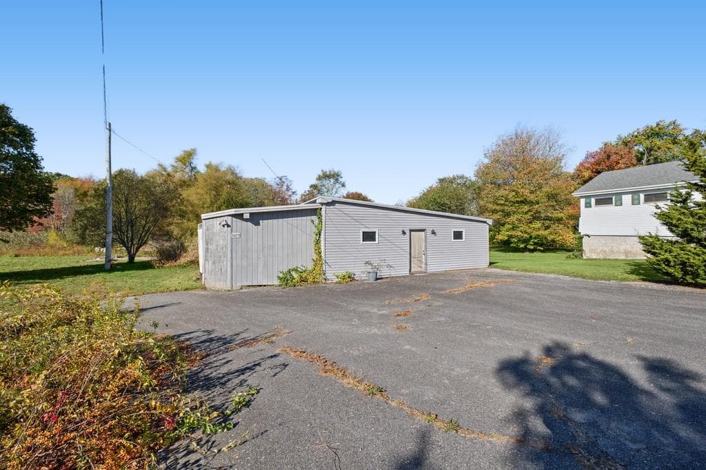 Single Family Residence at 1031 1023 Old Stafford Road, Tiverton, photo 19 of 27