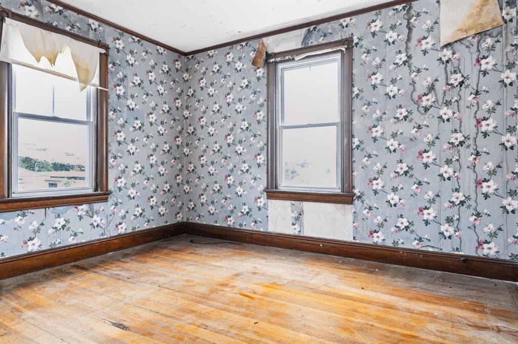 Multi Family at 7 Princeton Street, Newport, photo 5 of 10