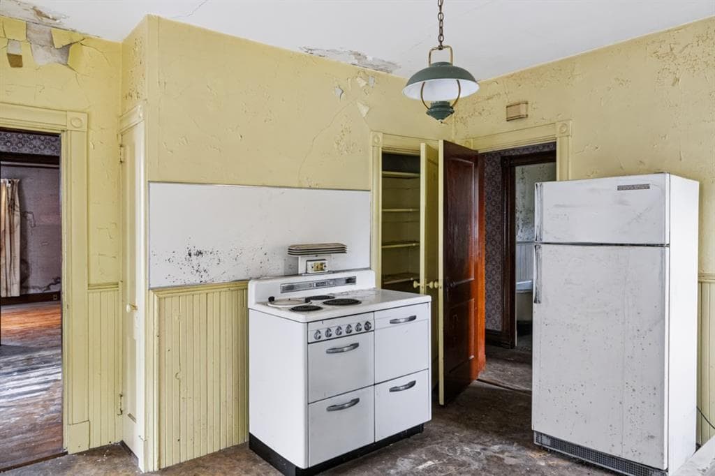 Multi Family at 7 Princeton Street, Newport, photo 4 of 10