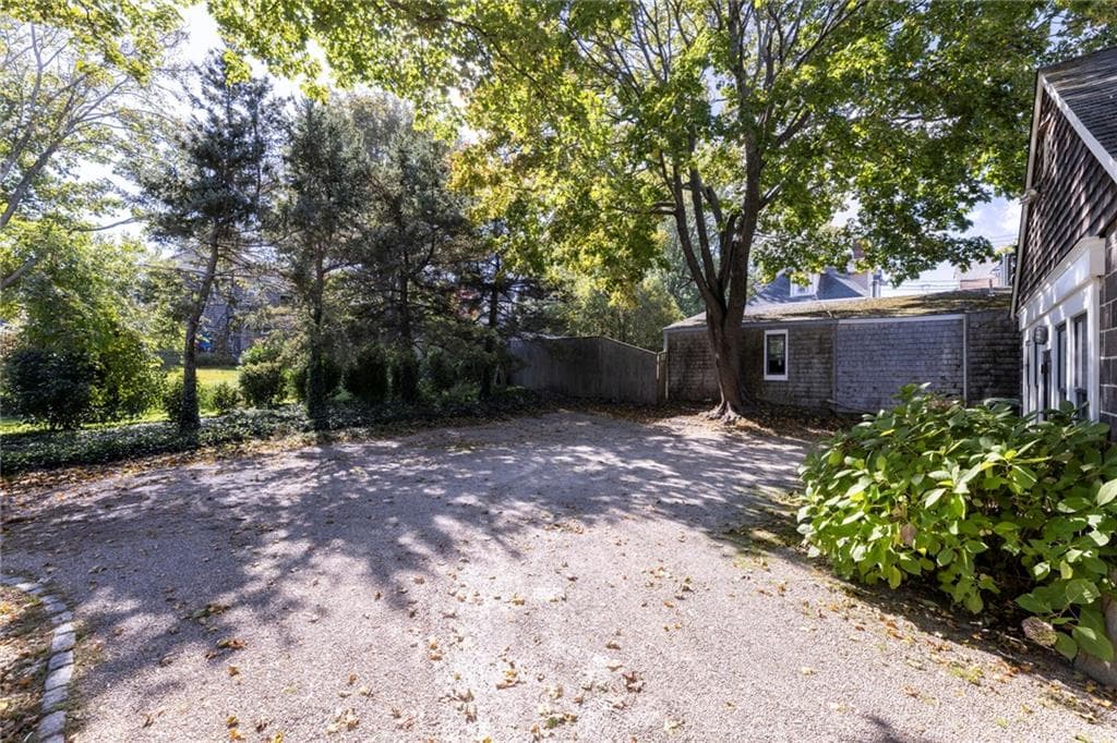 Commercial at 19 Narragansett Avenue, Jamestown, photo 4 of 26