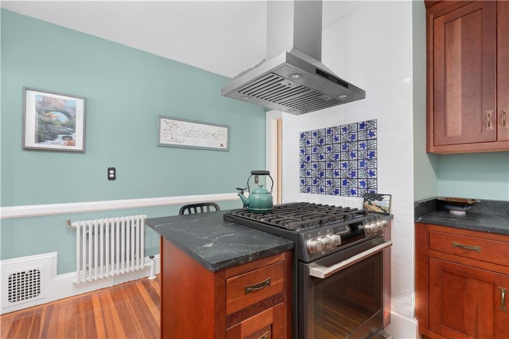 Condominium at 610 Hope Street, Providence, photo 10 of 27