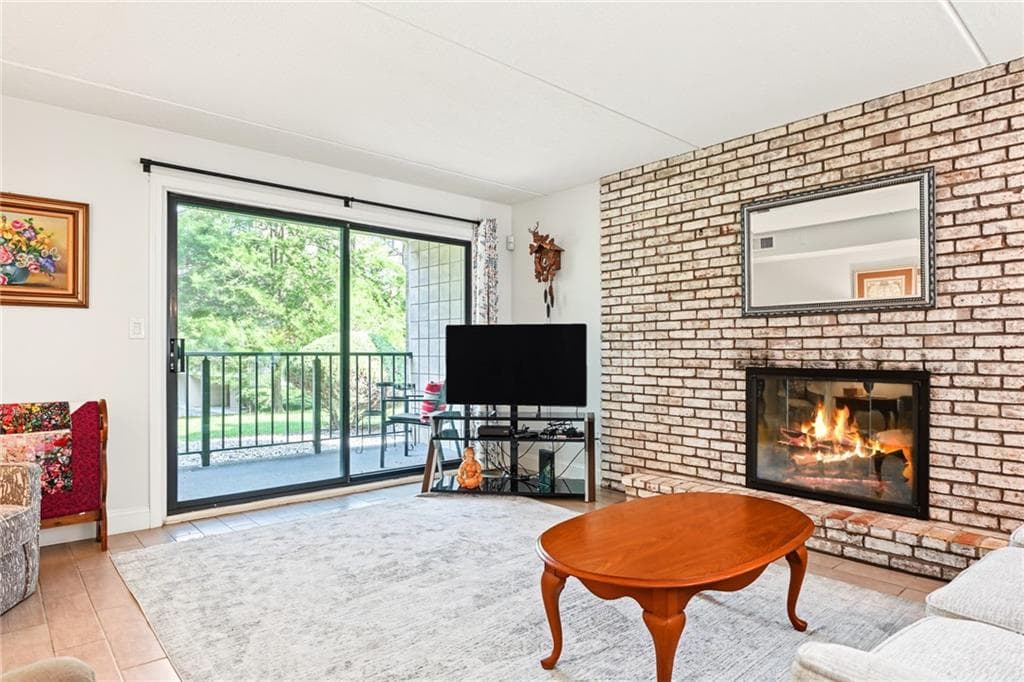 Condominium at 650 East Greenwich Avenue UNIT 2-111, West Warwick, photo 7 of 30
