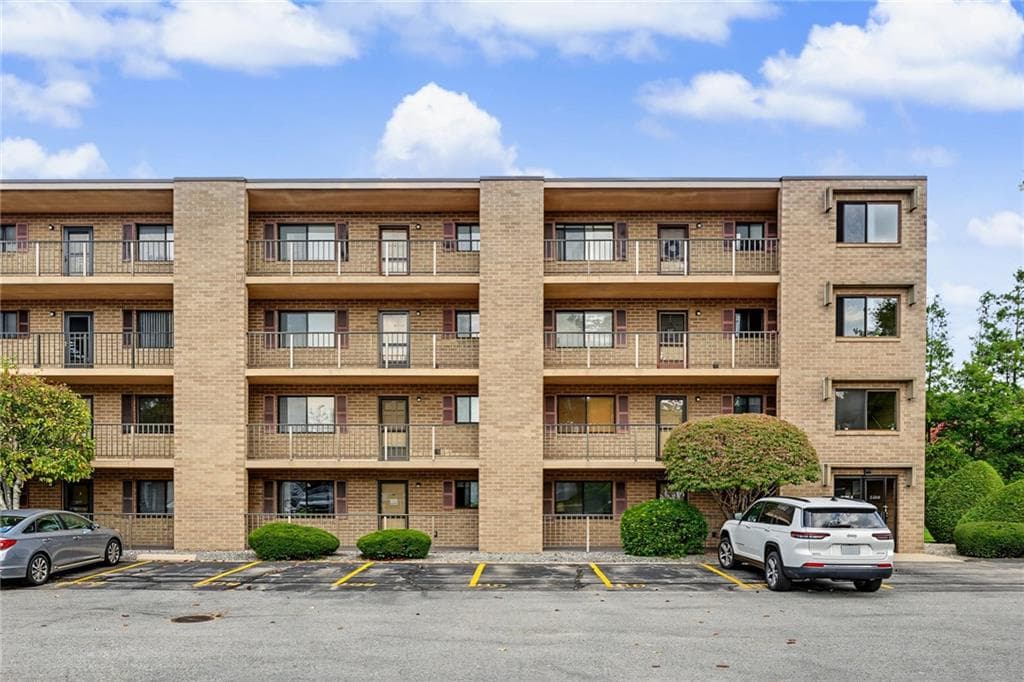 Condominium at 650 East Greenwich Avenue UNIT 2-111, West Warwick, photo 28 of 30