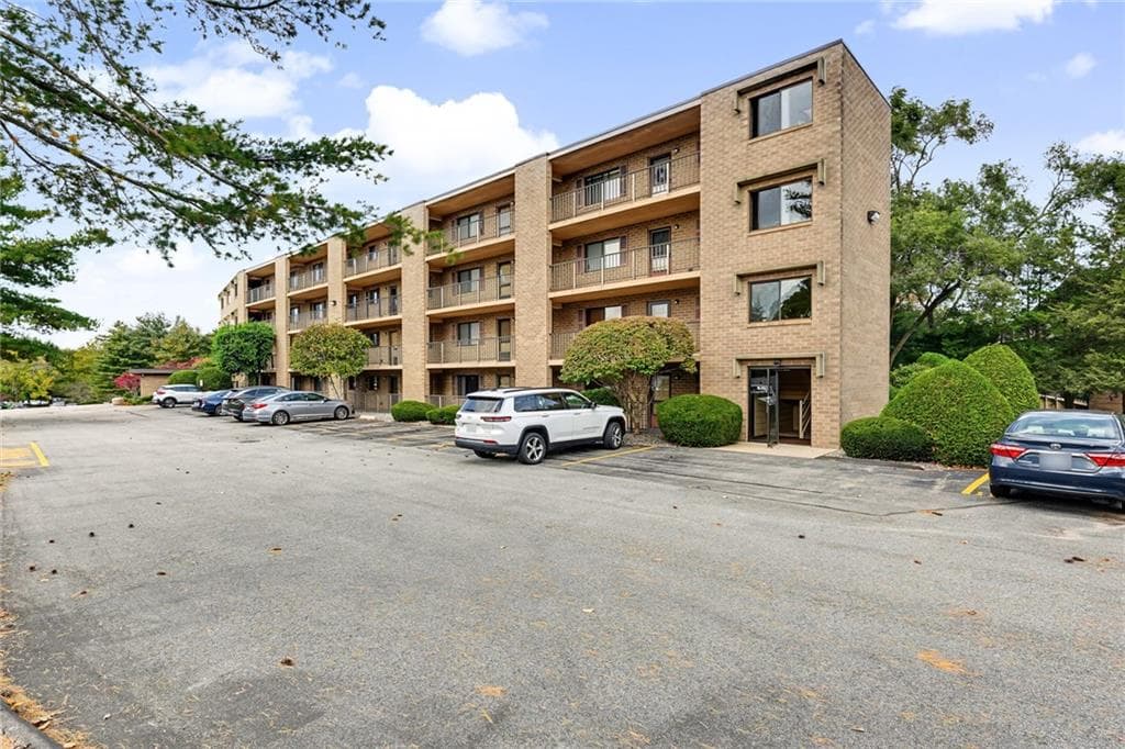 Condominium at 650 East Greenwich Avenue UNIT 2-111, West Warwick, photo 29 of 30
