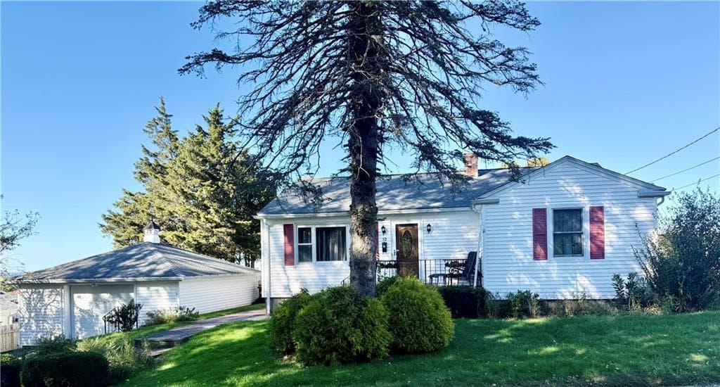 Single Family Residence at 52 Grinnell Avenue, Tiverton, photo 3 of 36