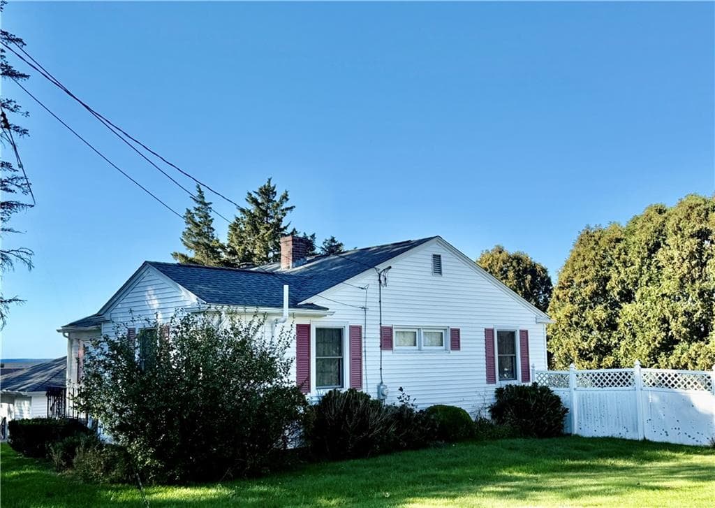 Single Family Residence at 52 Grinnell Avenue, Tiverton, photo 4 of 36