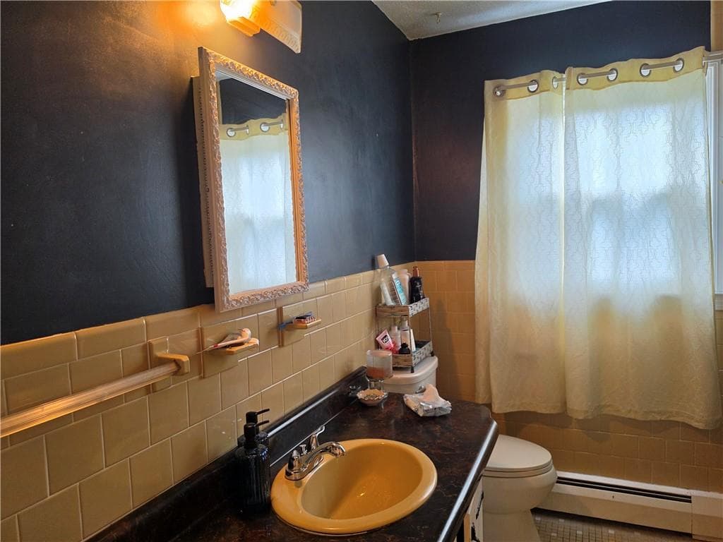 Single Family Residence at 4 Heritage Circle, Johnston, photo 15 of 23