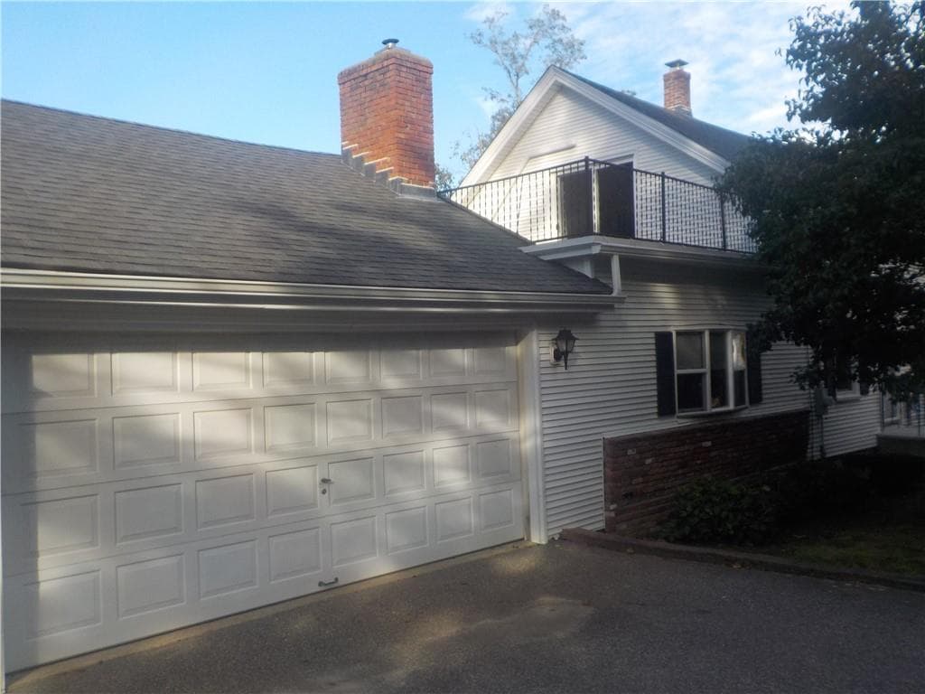 Single Family Residence at 19 Old Pound Hill Road, North Smithfield, photo 2 of 25