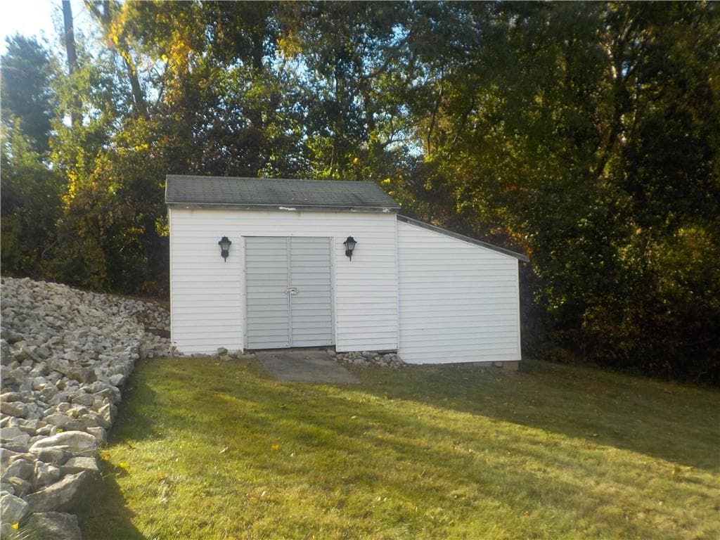 Single Family Residence at 19 Old Pound Hill Road, North Smithfield, photo 6 of 25