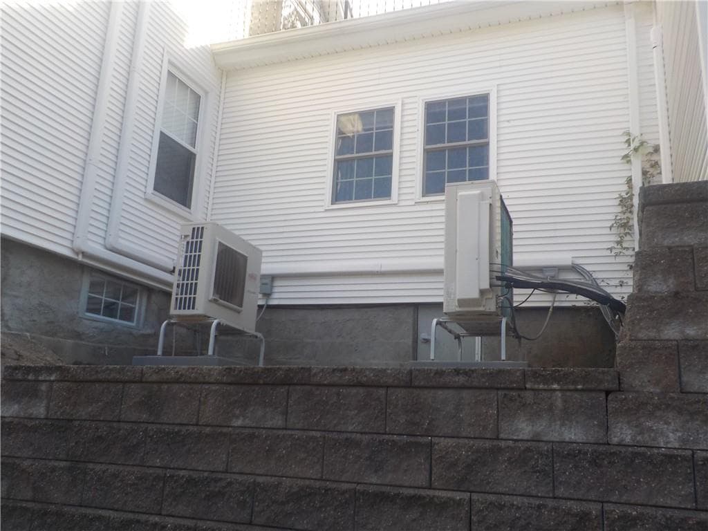 Single Family Residence at 19 Old Pound Hill Road, North Smithfield, photo 10 of 25
