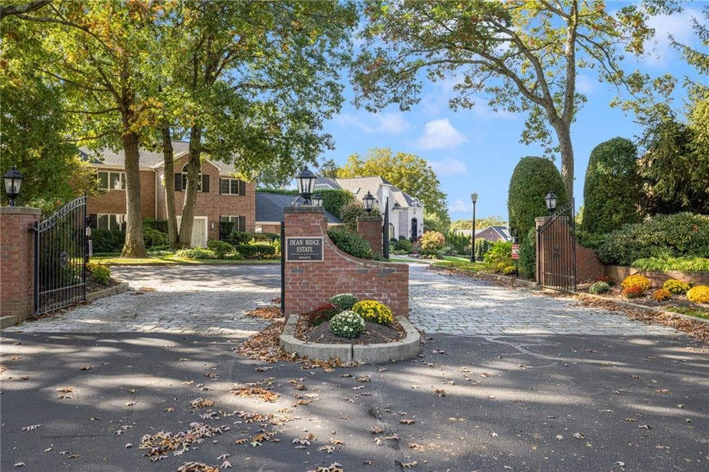 Condominium at 203 Dean Ridge Court, Cranston, photo 2 of 36