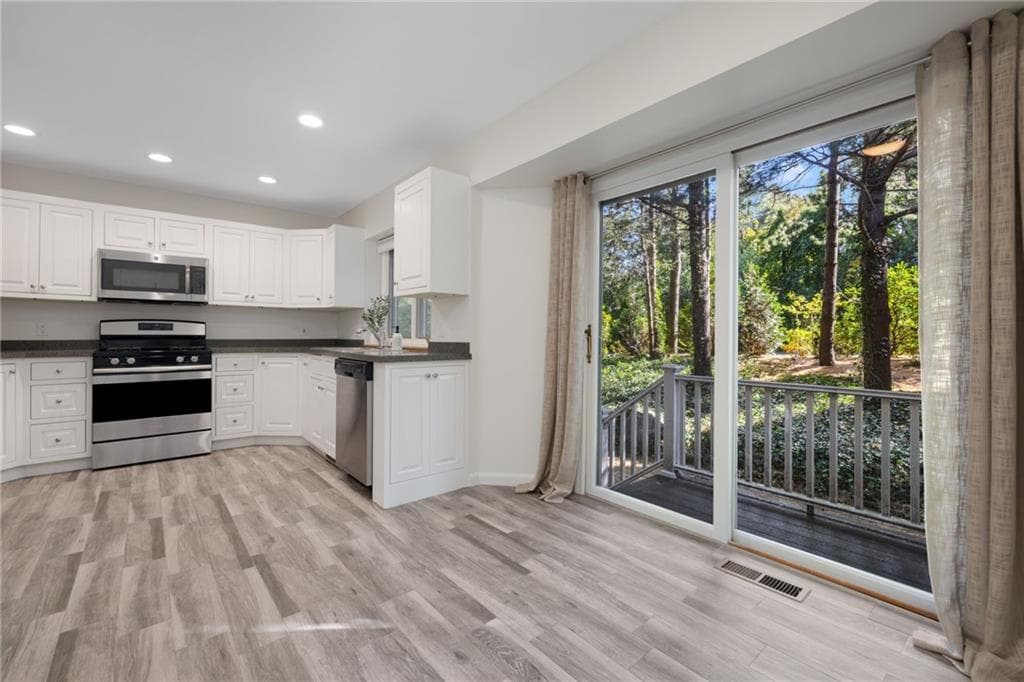 Condominium at 203 Dean Ridge Court, Cranston, photo 16 of 36