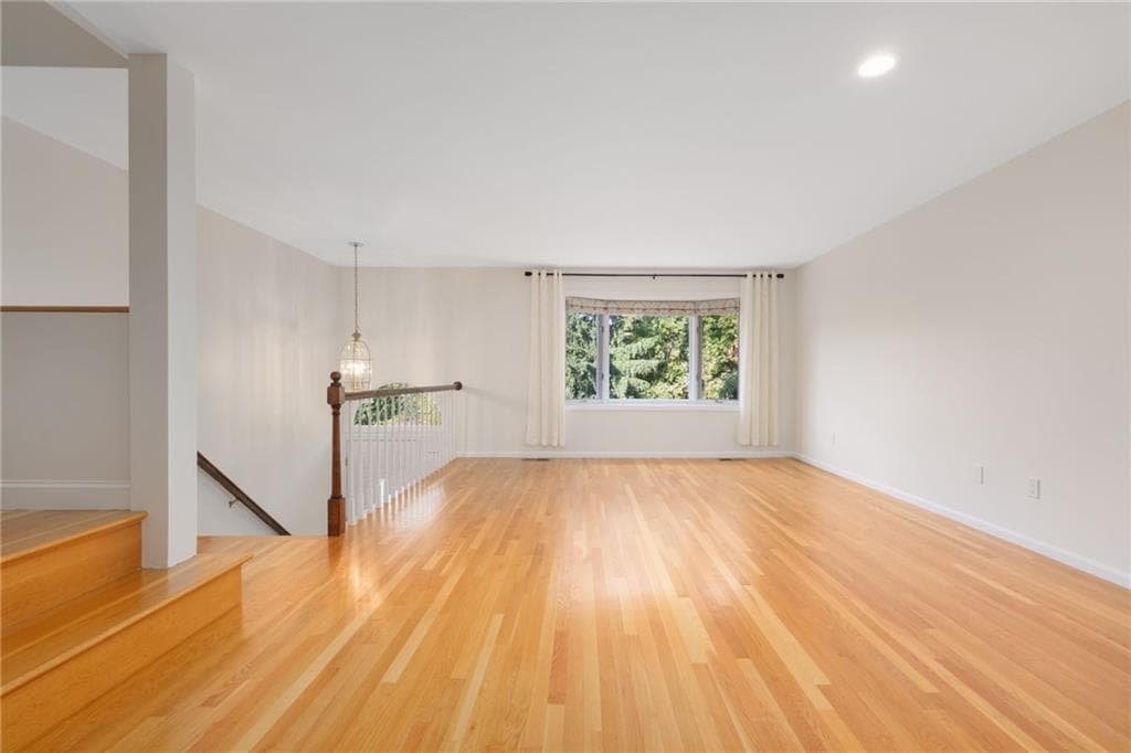 Condominium at 203 Dean Ridge Court, Cranston, photo 7 of 36
