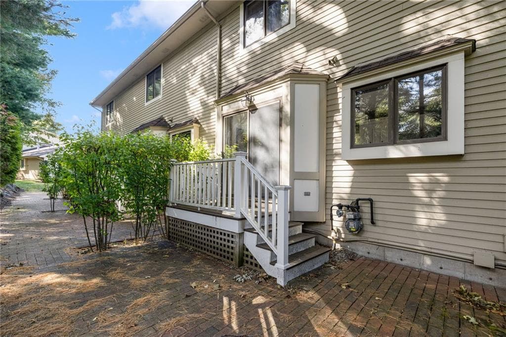 Condominium at 203 Dean Ridge Court, Cranston, photo 33 of 36