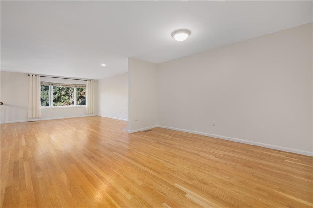 Condominium at 203 Dean Ridge Court, Cranston, photo 11 of 36