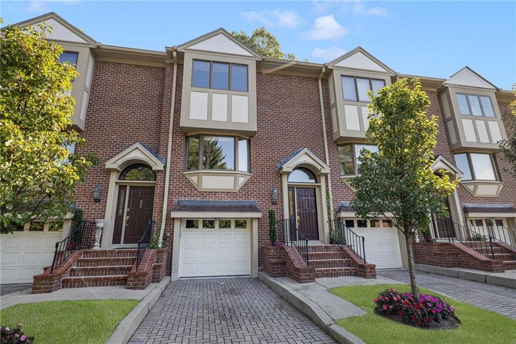 Condominium at 203 Dean Ridge Court, Cranston, photo 35 of 36