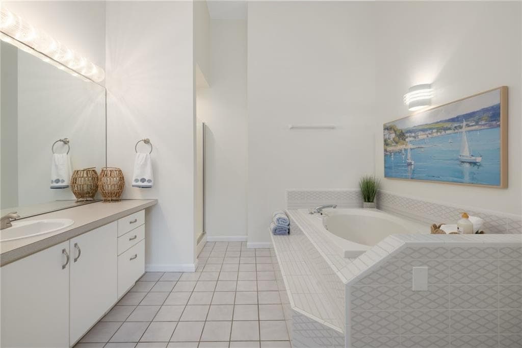 Condominium at 203 Dean Ridge Court, Cranston, photo 25 of 36