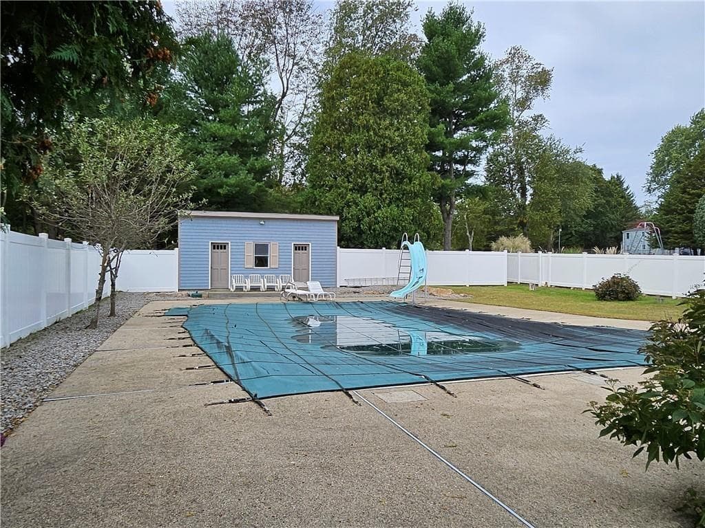 Single Family Residence at 3 Kirker Drive, East Greenwich, photo 4 of 48