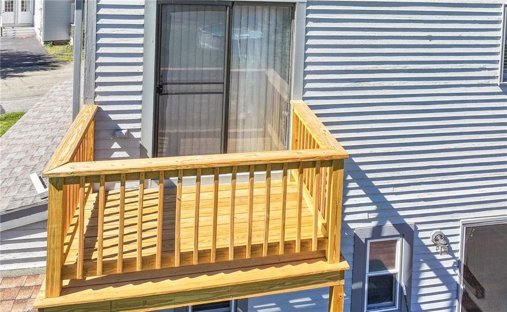 Single Family Residence at 31 Stockholm Street, Bellingham, photo 6 of 33