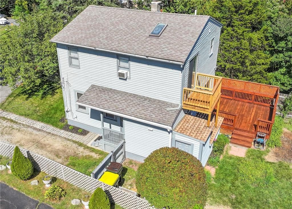 Single Family Residence at 31 Stockholm Street, Bellingham, photo 3 of 33